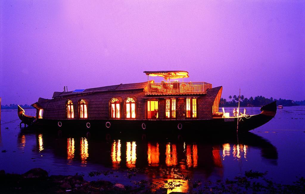 ホテル ソーマ ハウス ボート Alappuzha エクステリア 写真